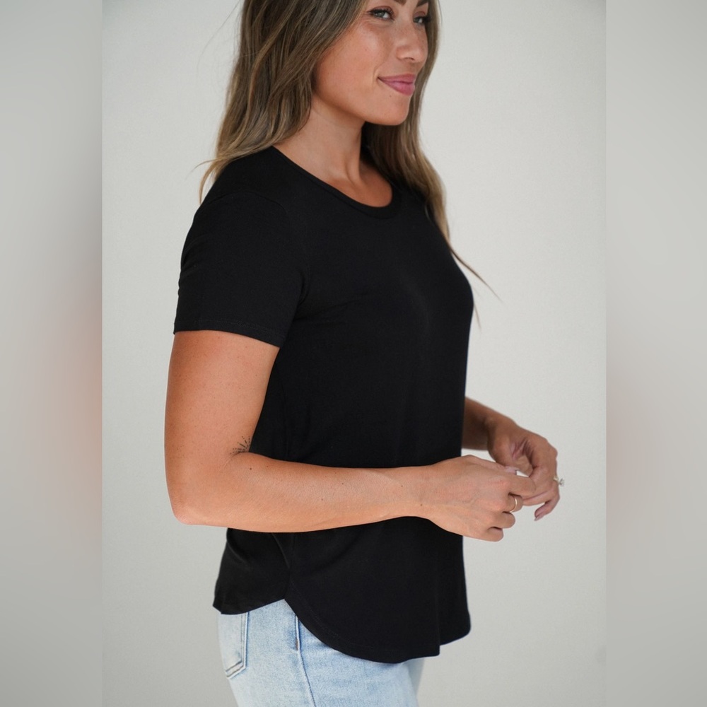 (Set of 4) Carly Jean Los Angelos Favorite Scoop Neck Tee - Picture 2 of 16